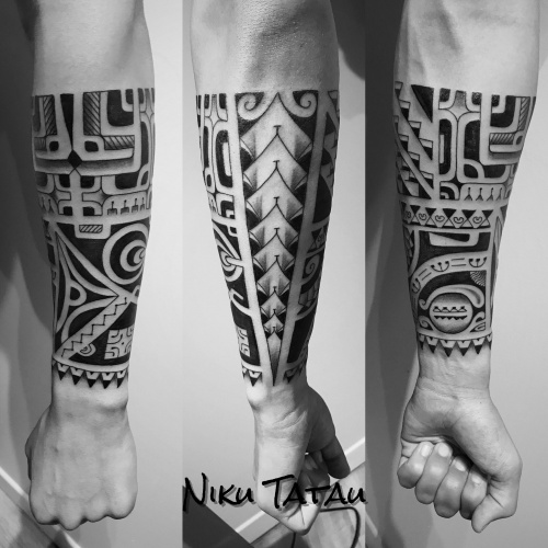Tatouage maori avant bras homme