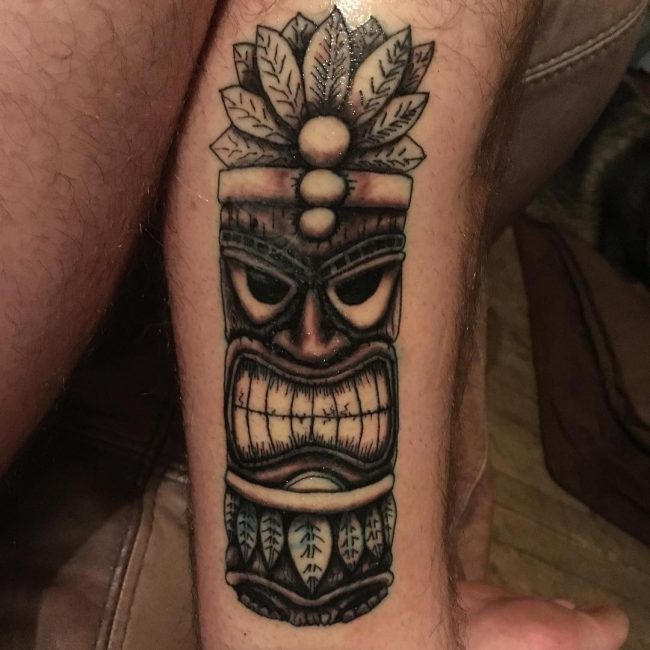 Tatouage totem tiki